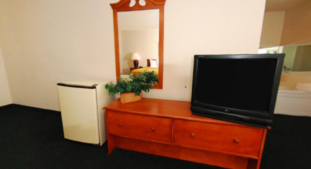 Quality Inn & Suites Chesterfield Village Springfield Bagian luar foto