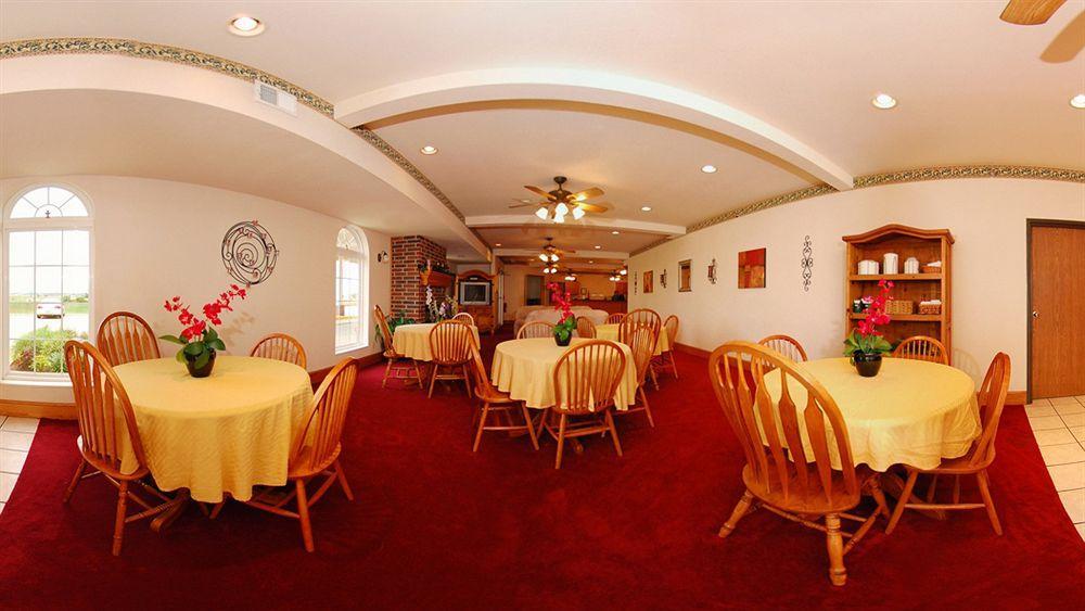 Quality Inn & Suites Chesterfield Village Springfield Bagian luar foto