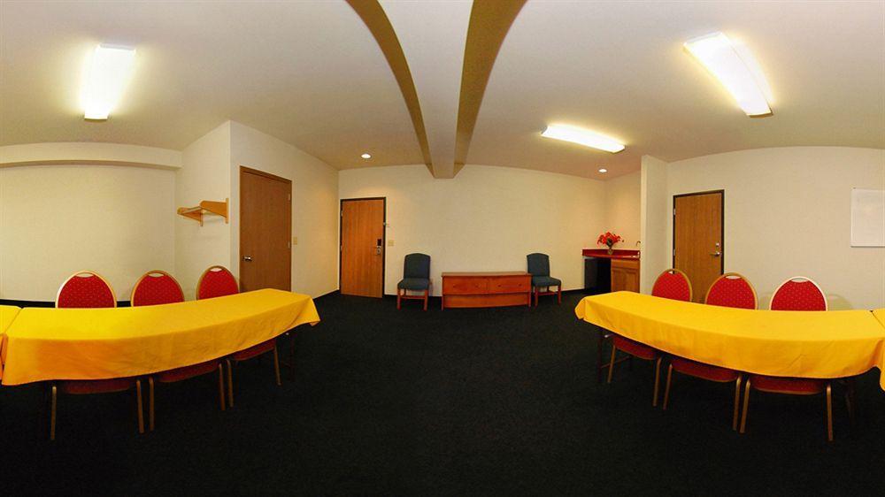 Quality Inn & Suites Chesterfield Village Springfield Bagian luar foto