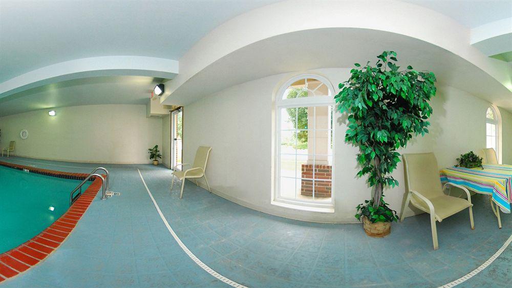 Quality Inn & Suites Chesterfield Village Springfield Bagian luar foto