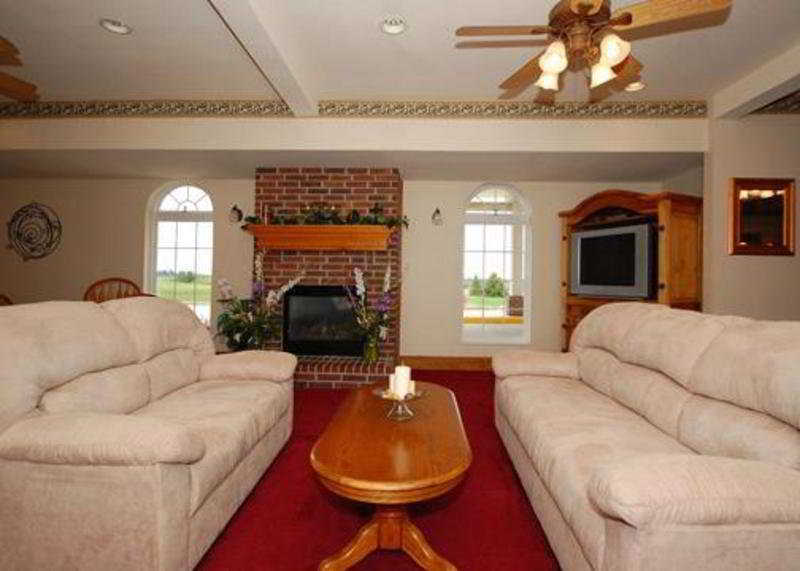 Quality Inn & Suites Chesterfield Village Springfield Bagian luar foto