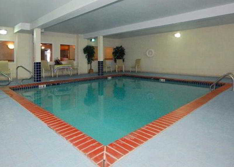 Quality Inn & Suites Chesterfield Village Springfield Bagian luar foto
