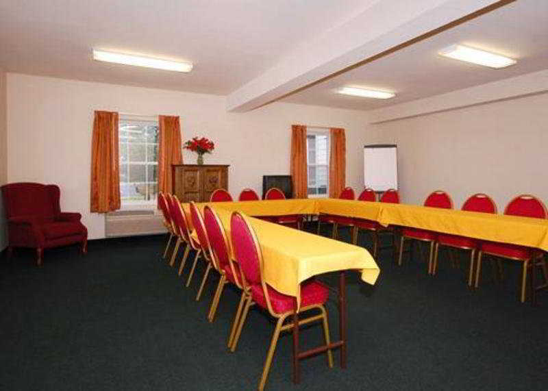 Quality Inn & Suites Chesterfield Village Springfield Bagian luar foto