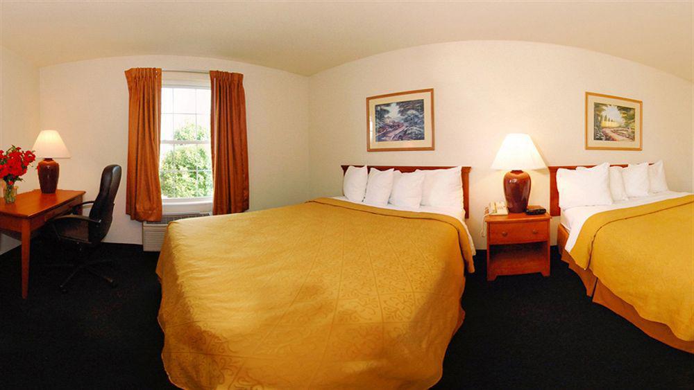 Quality Inn & Suites Chesterfield Village Springfield Bagian luar foto